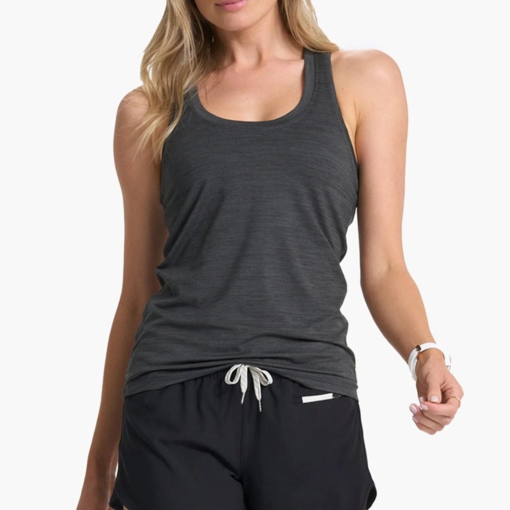 Vuori Lux Performance Tank in size M